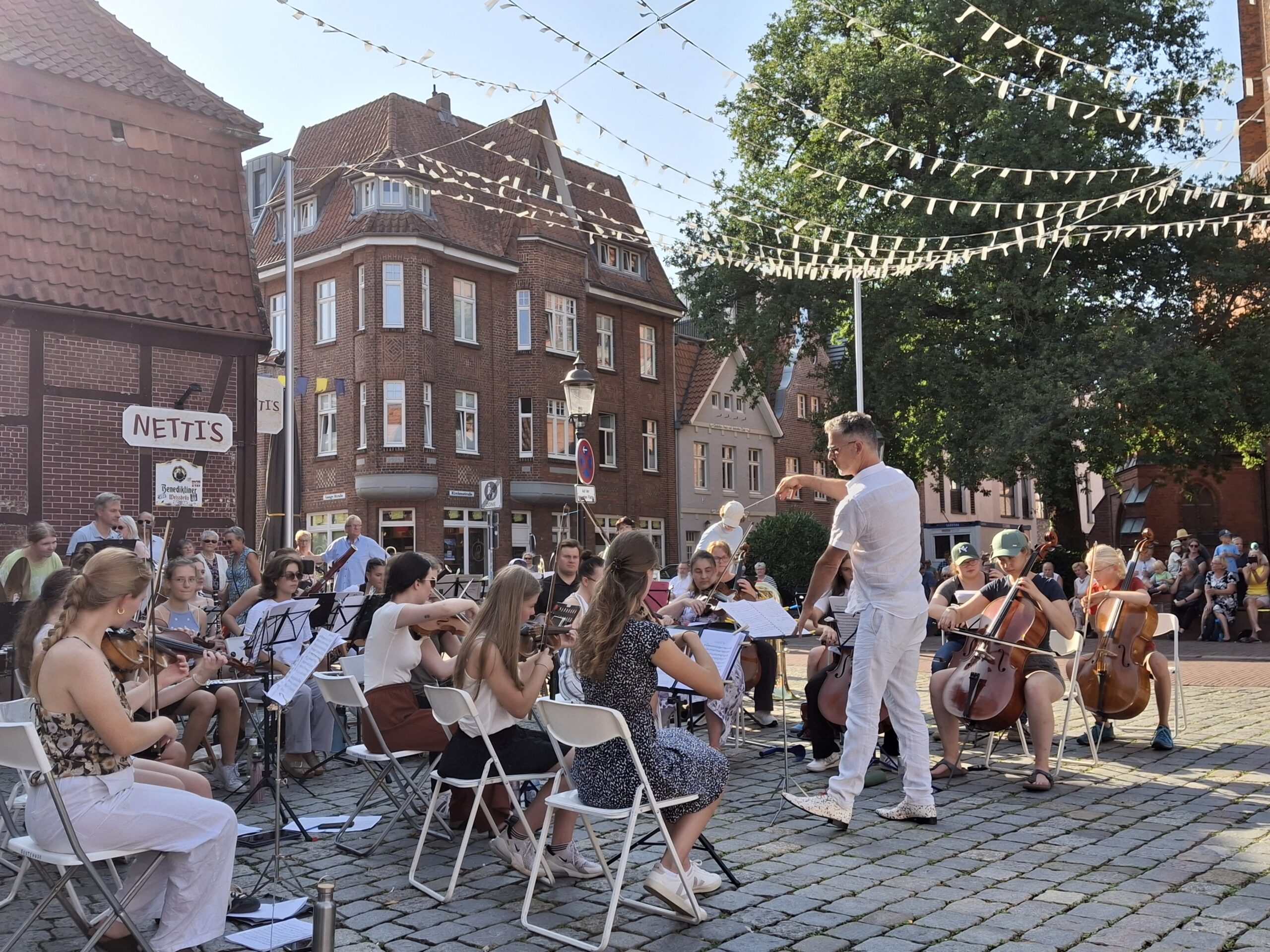 Mehr über den Artikel erfahren Traumhaftes Open Air- Konzert des JSOB