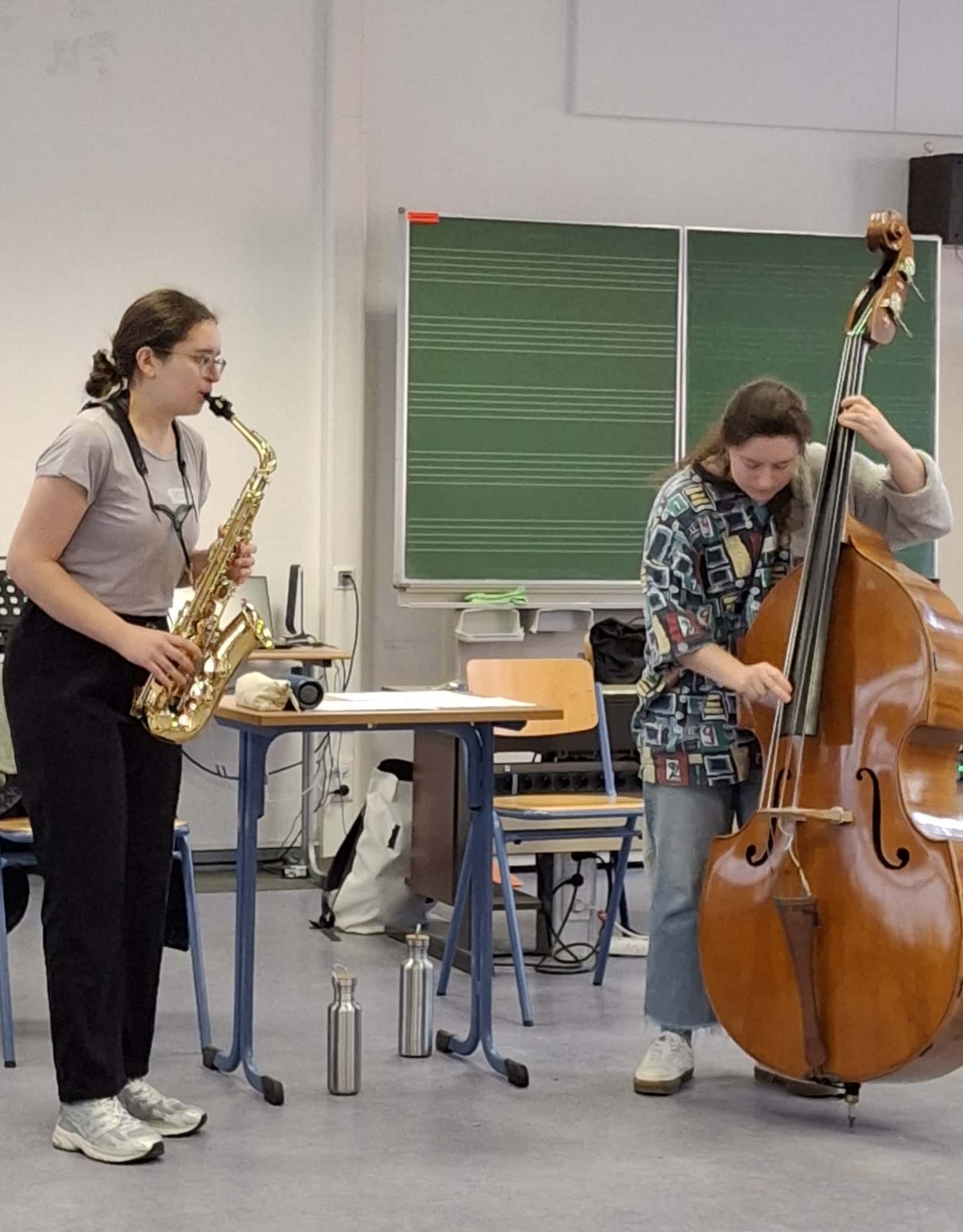 Mehr über den Artikel erfahren Jazzpiloten zu Gast in der Halepapghen-Schule