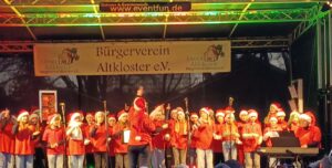 Chorklasse der HPS auf dem Adventsmarkt in Altkloster