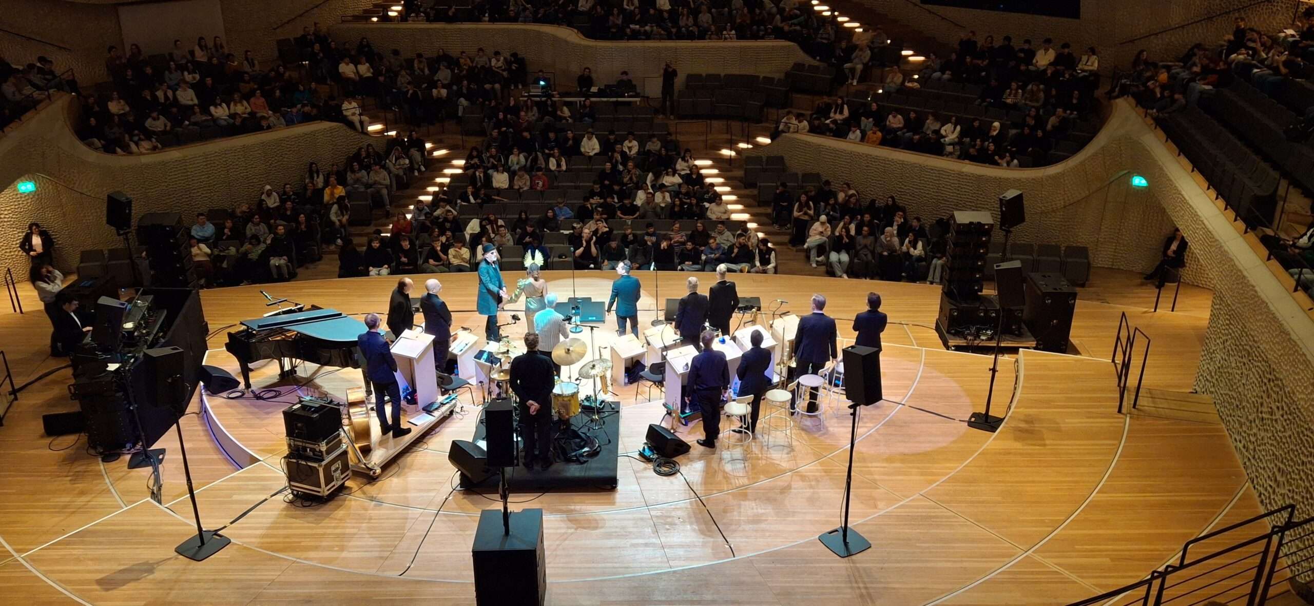 Mehr über den Artikel erfahren „Moka-Efti“-Orchester in der Elbphilharmonie