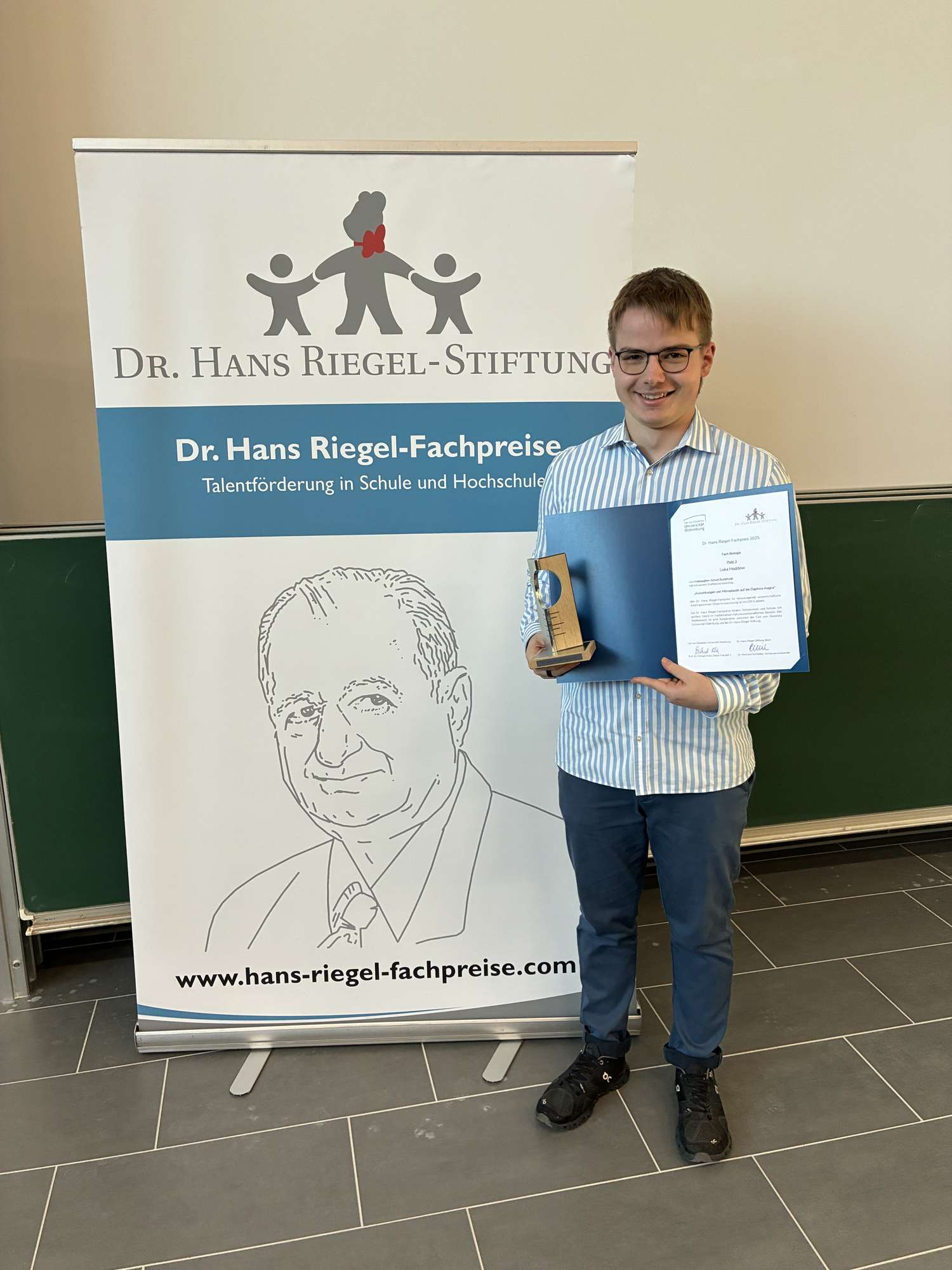 Mehr über den Artikel erfahren 3. Preis der Dr. Hans-Riegel-Stiftung für die besten Facharbeiten Niedersachsens an Luka Hoddow