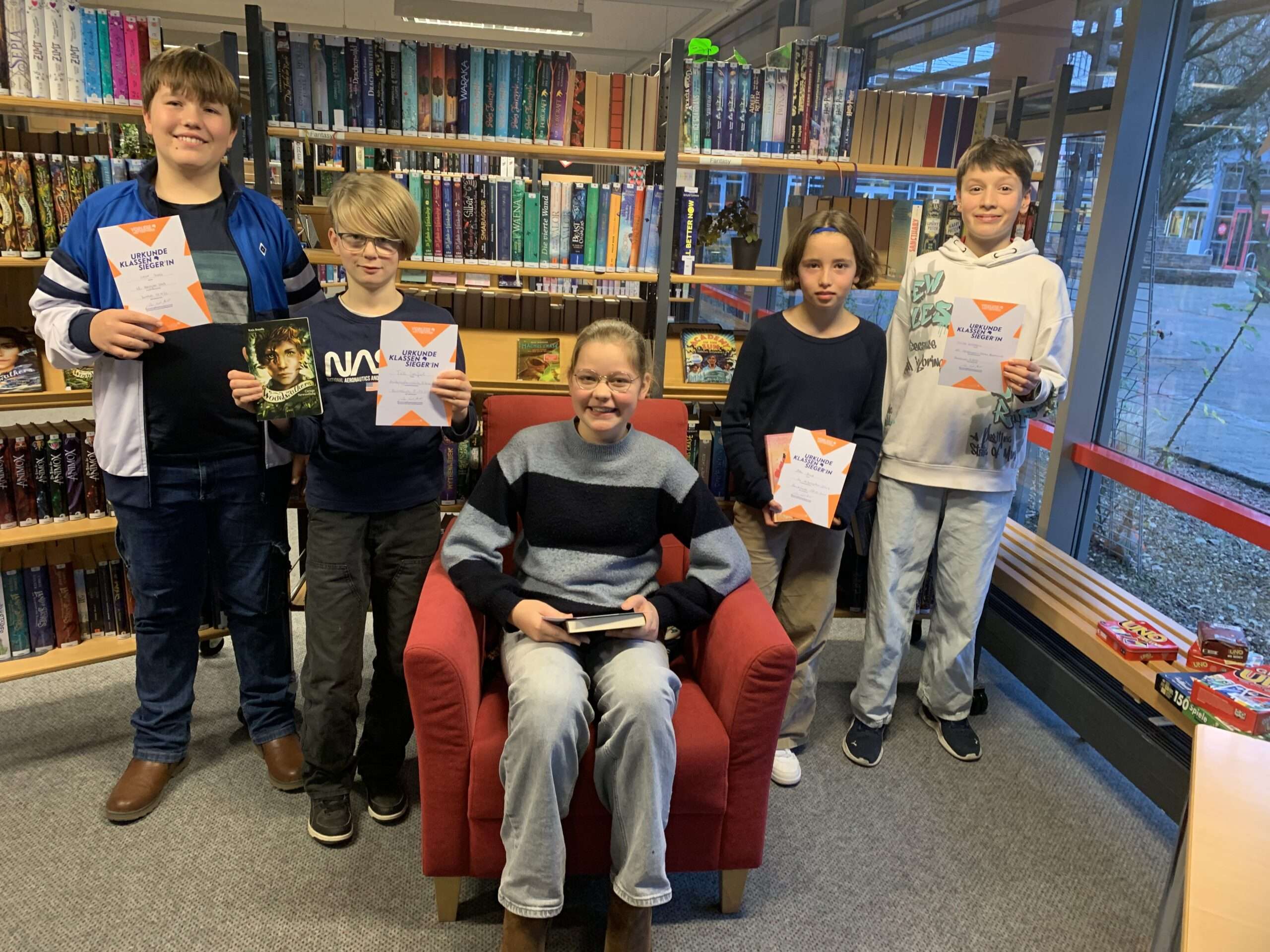 Mehr über den Artikel erfahren Der Vorlesewettbewerb – unser Schulentscheid in der Bibliothek